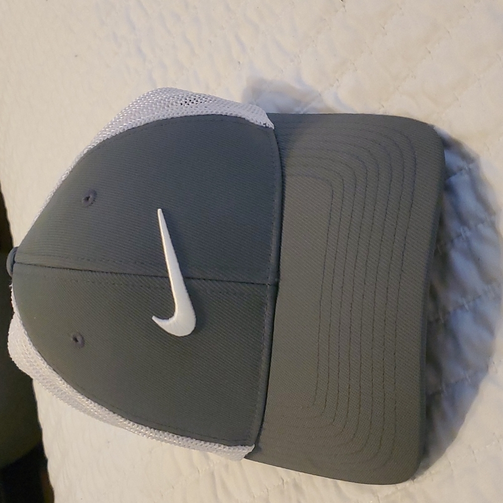 Nike fex fit hat
